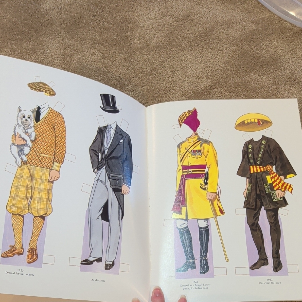 Duke and Duchess of Windsor Fashion Paper Dolls Book - Picture 4 of 8